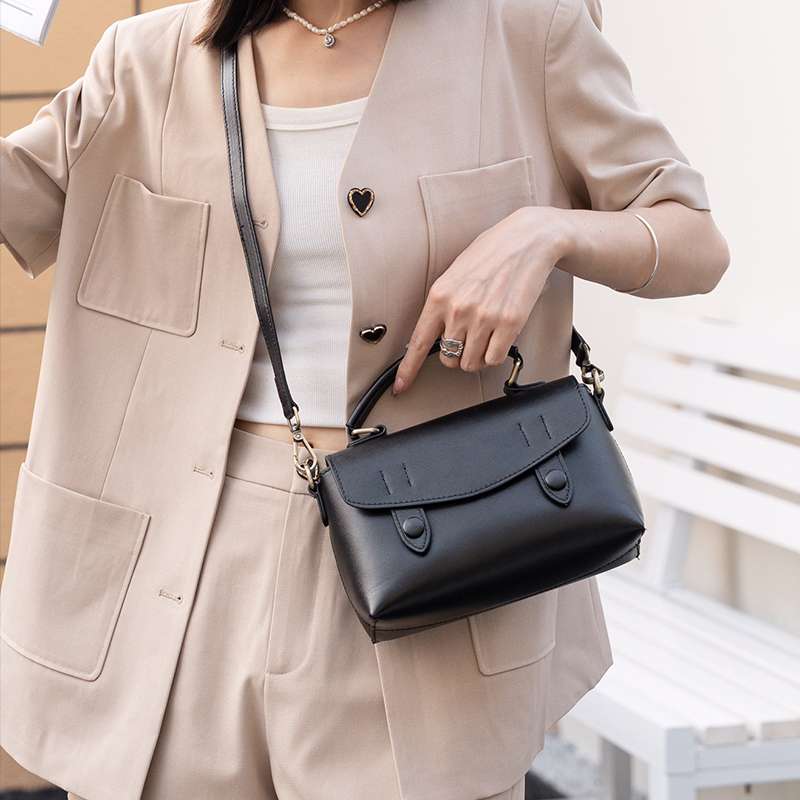 レザーバッグレディース クラシック風 二つ折りレザーハンドバッグ