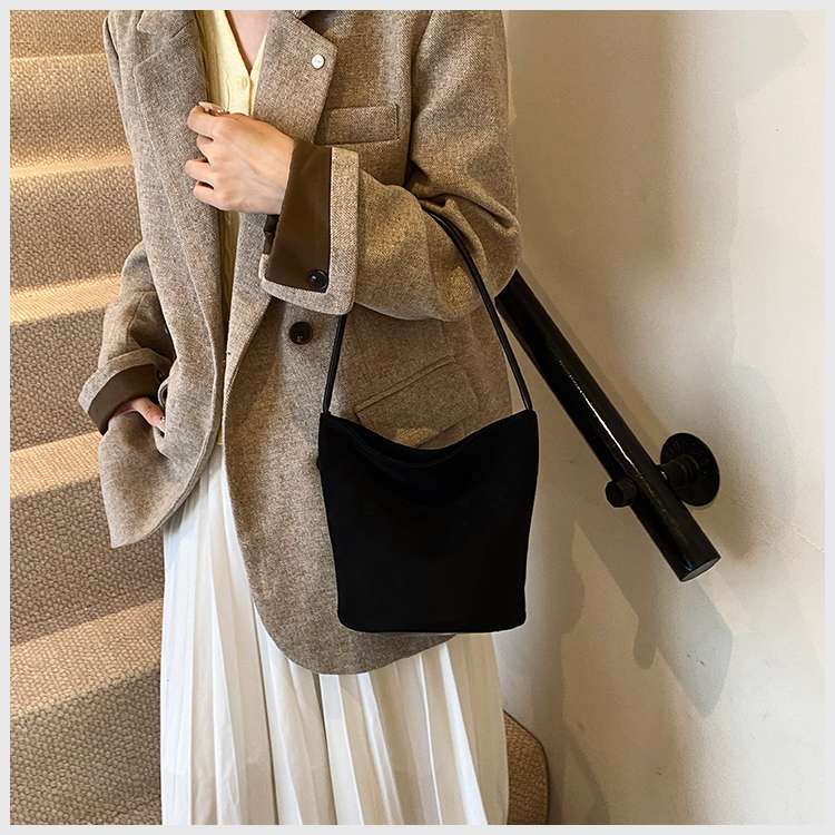レザーバッグ シンプルショルダーバッグ