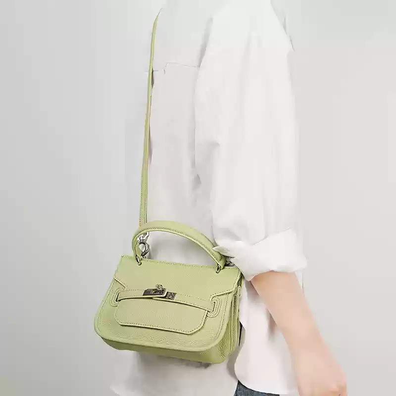 レザーバッグ ミニハンドバッグ