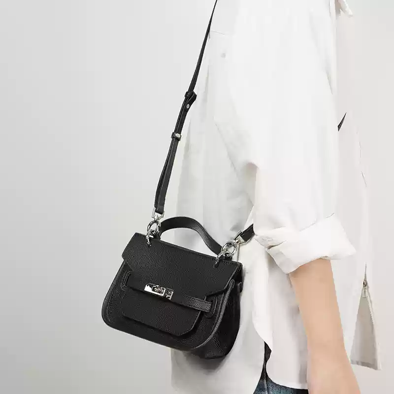 レザーバッグ ミニハンドバッグ