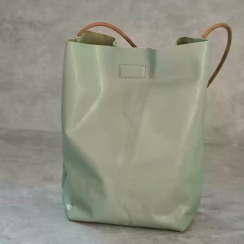 レザーバッグ シンプルレザートート