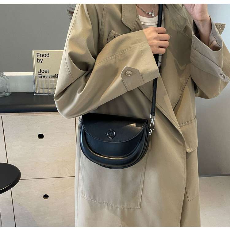 レザーバッグ クラシックショルダーバッグ