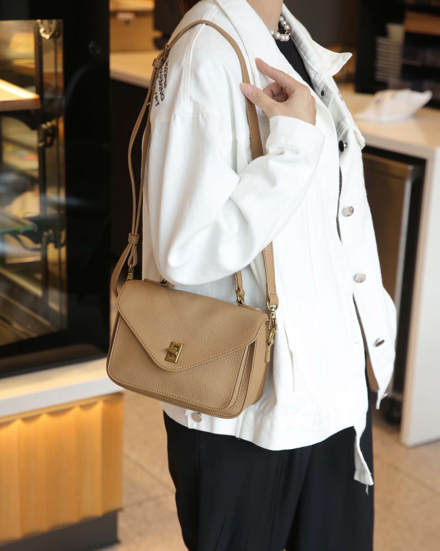 レザーバッグ ミニショルダーバッグ クラシック金具付き