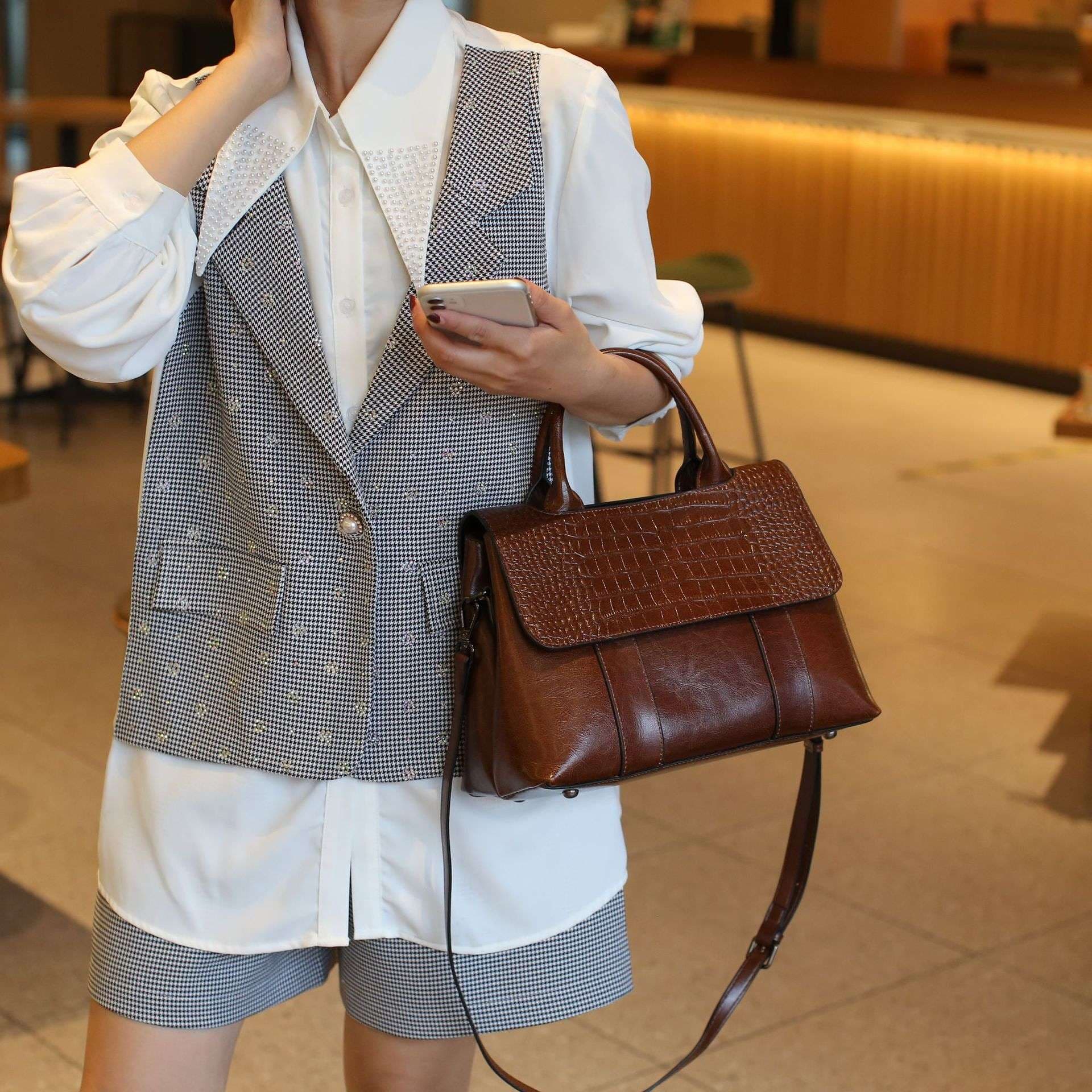 レザーバッグ クロコ型押しワンハンドバッグ