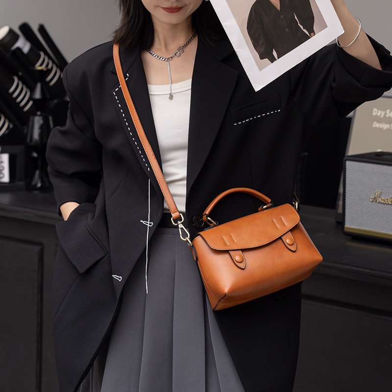 レザーバッグレディース クラシック風 二つ折りレザーハンドバッグ