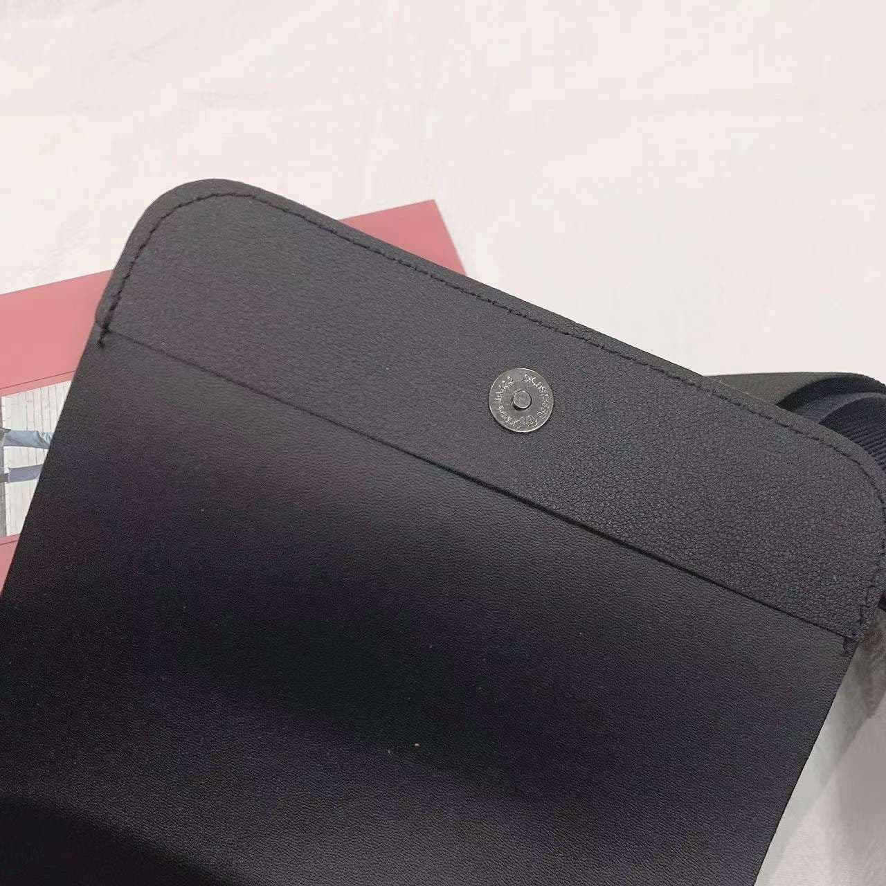 レザーバッグ シンプル ボディバッグ