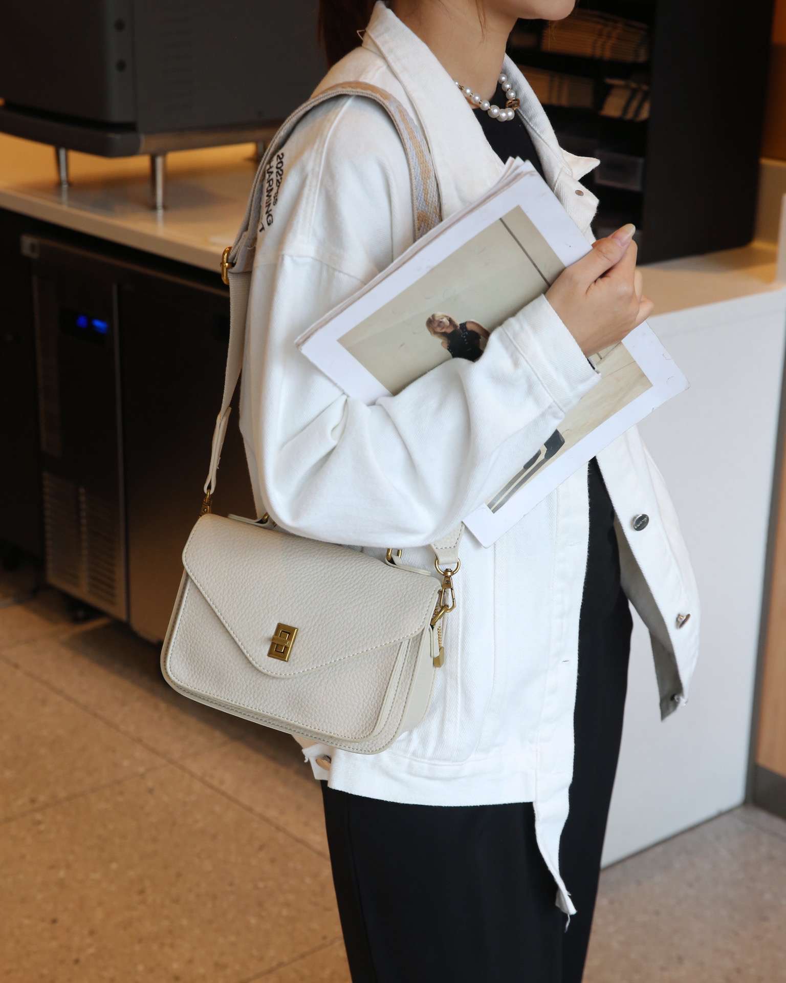 レザーバッグ ミニショルダーバッグ クラシック金具付き