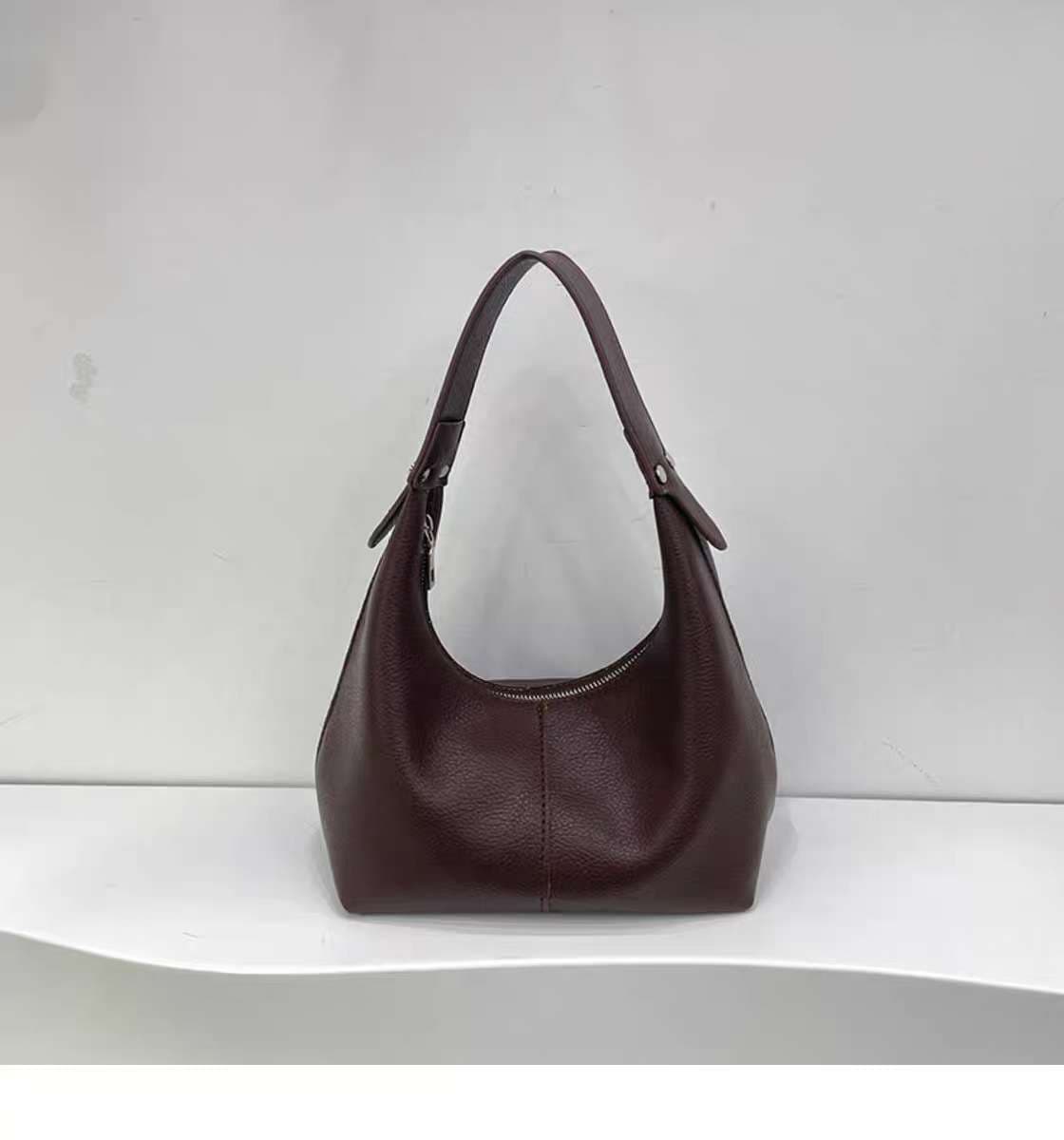 レザーバッグ シンプルモダンショルダーバッグ