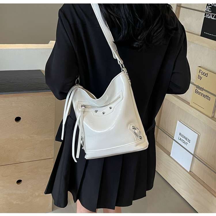 レザーバッグ モダンショルダーーバッグ