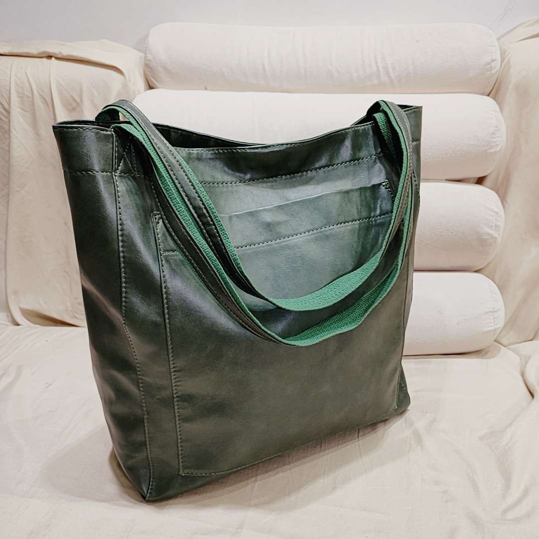 レザーバッグ 大容量トートバッグ