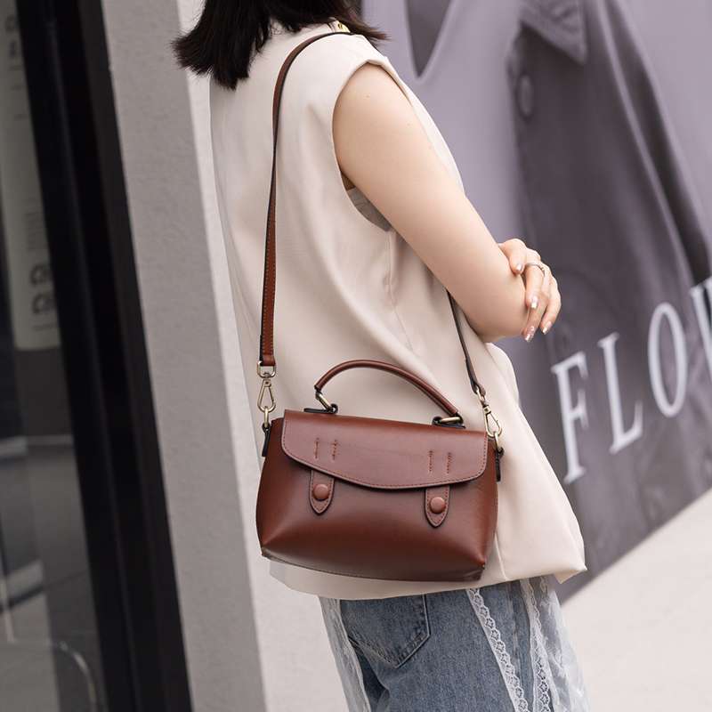 レザーバッグレディース クラシック風 二つ折りレザーハンドバッグ