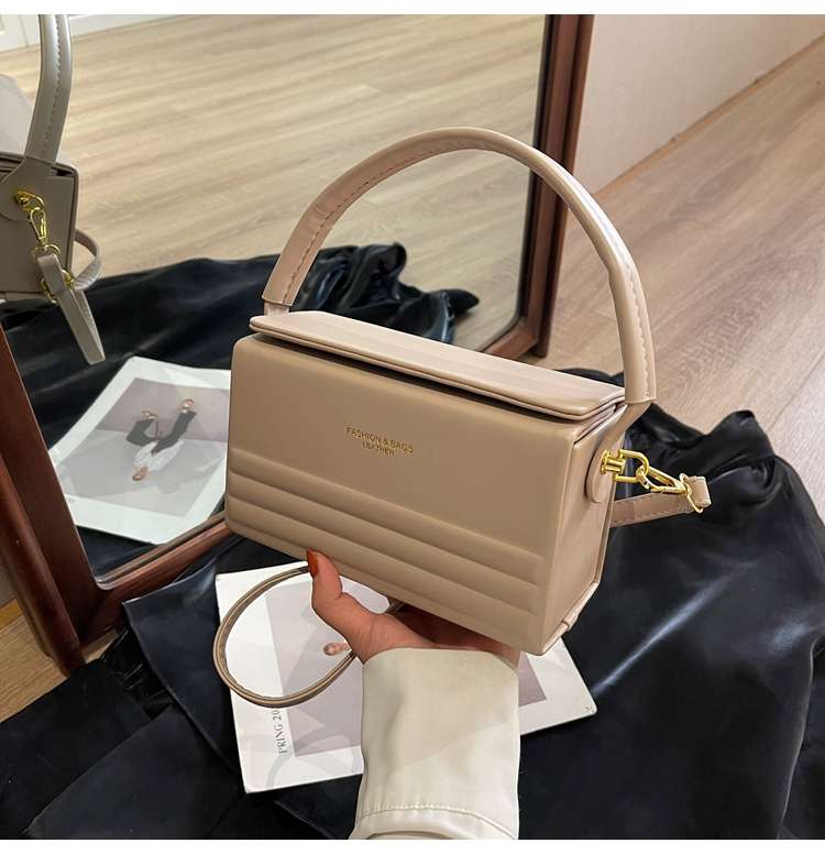 レザーバッグレディース ボックス型ショルダーバッグ